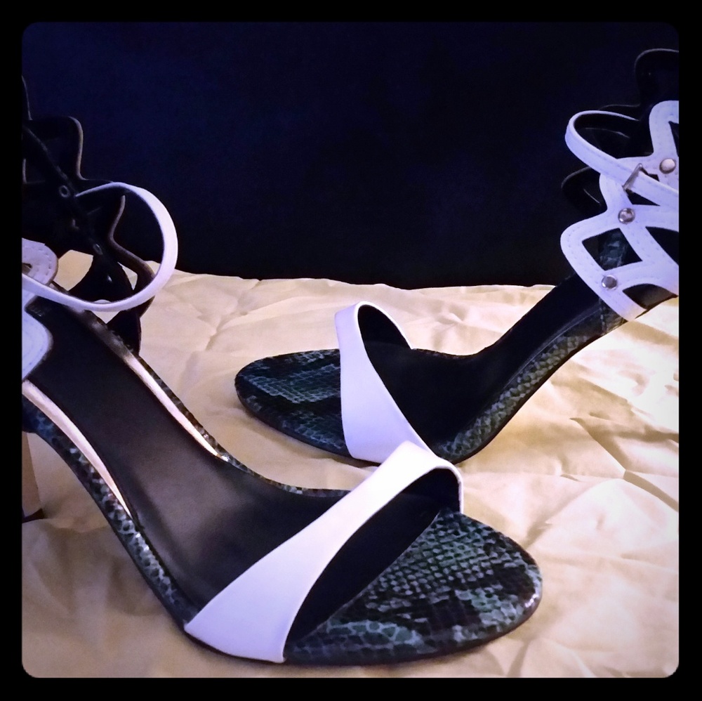 Ladies Snakeskin Pumps